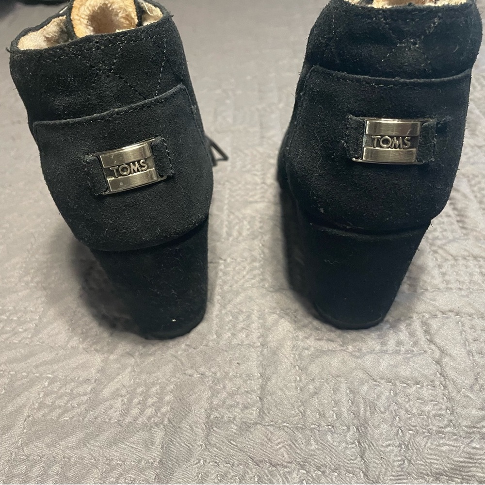 TOMS BLACK Suede Wedge Bootie